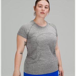 Lululemon Run Swiftly Tech Tee size 6